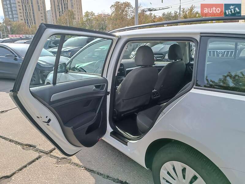 Універсал Volkswagen Golf 2019 в Харкові