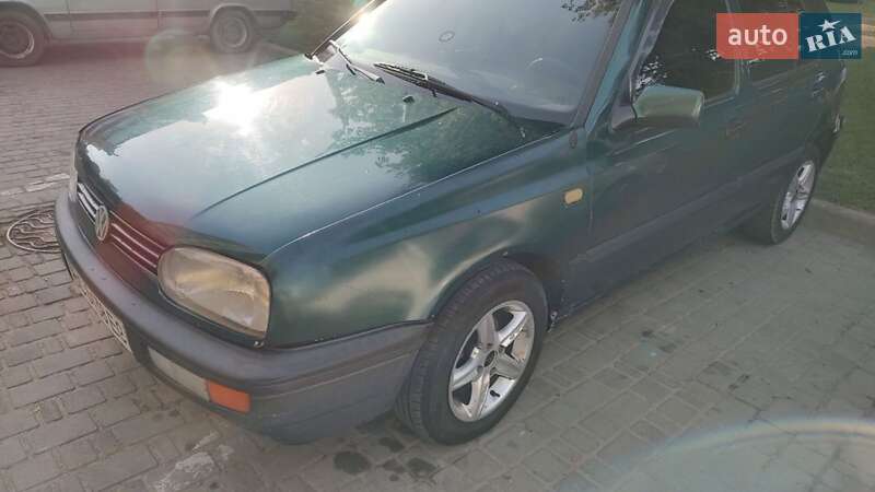 Хэтчбек Volkswagen Golf 1997 в Старичах