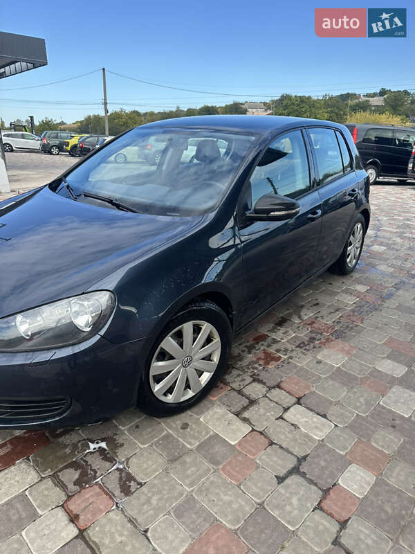 Хэтчбек Volkswagen Golf 2009 в Великой Багачке