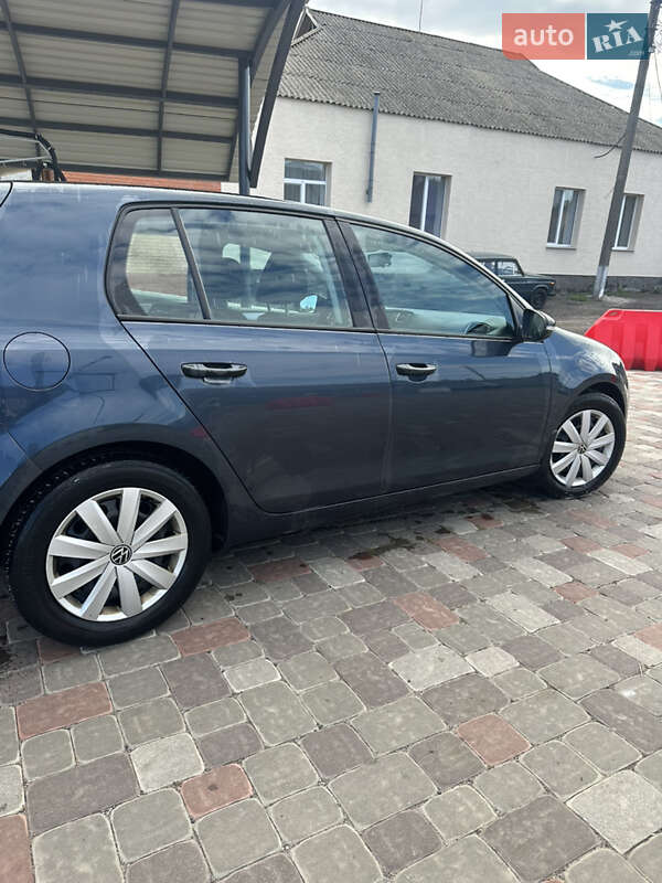 Хэтчбек Volkswagen Golf 2009 в Великой Багачке
