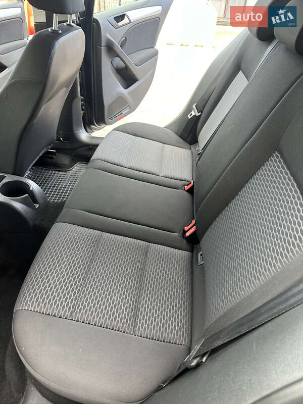 Хэтчбек Volkswagen Golf 2009 в Великой Багачке