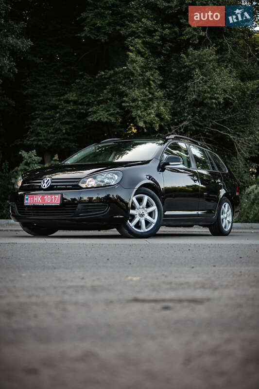 Універсал Volkswagen Golf 2011 в Бурштині