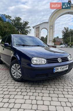 Хэтчбек Volkswagen Golf 2000 в Остроге