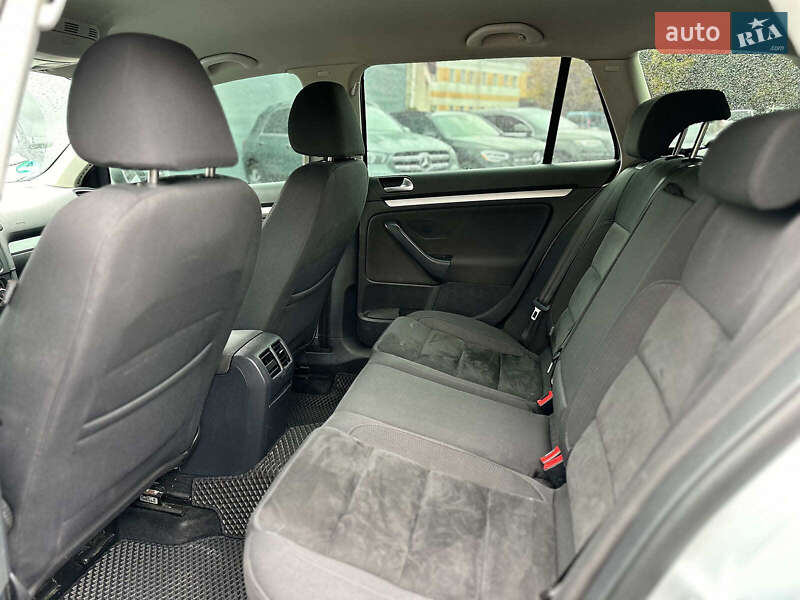 Універсал Volkswagen Golf 2010 в Вінниці