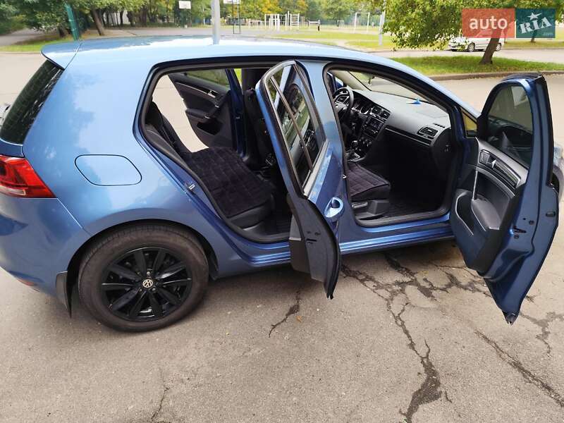 Хэтчбек Volkswagen Golf 2013 в Киеве