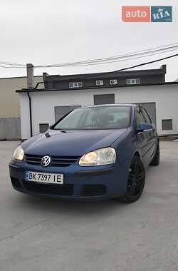 Хэтчбек Volkswagen Golf 2005 в Ровно