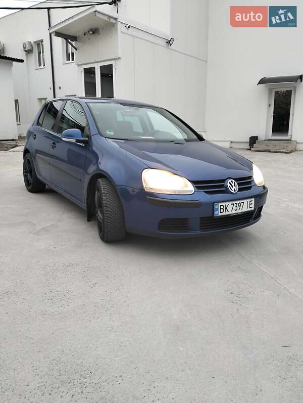 Хэтчбек Volkswagen Golf 2005 в Ровно
