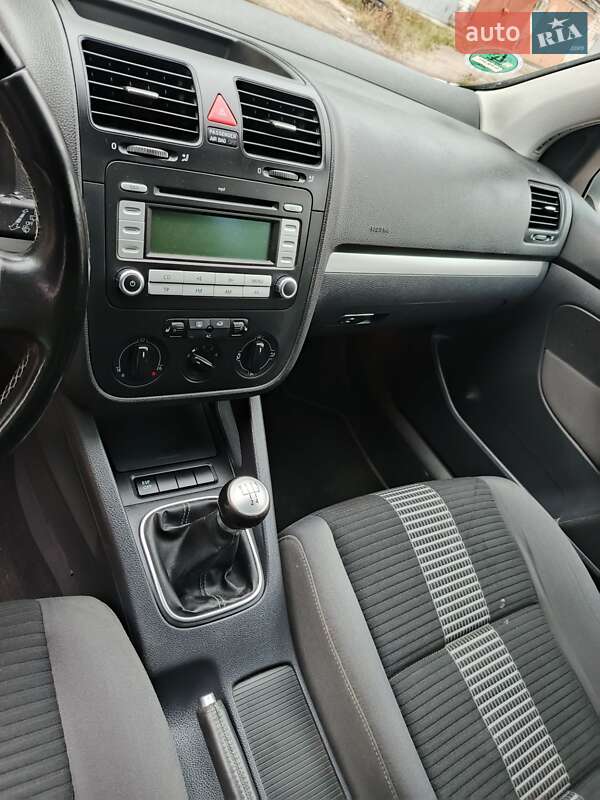 Хетчбек Volkswagen Golf 2007 в Чернігові