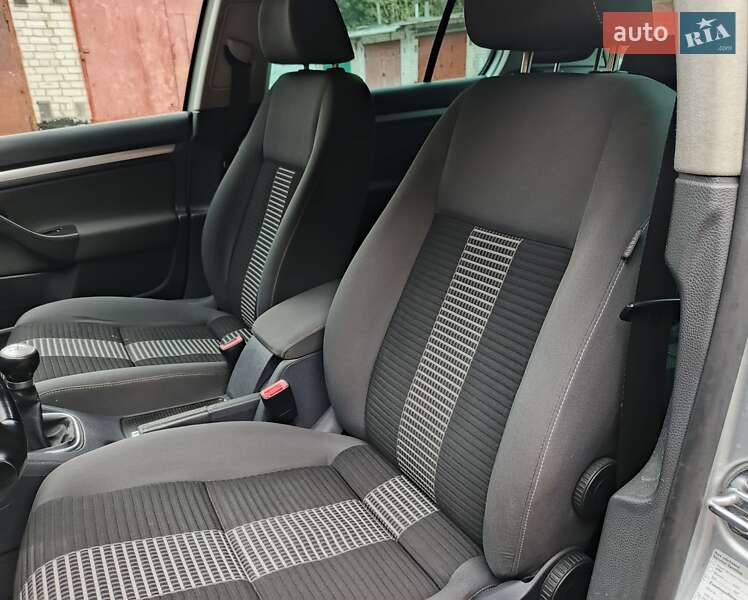 Хетчбек Volkswagen Golf 2007 в Чернігові