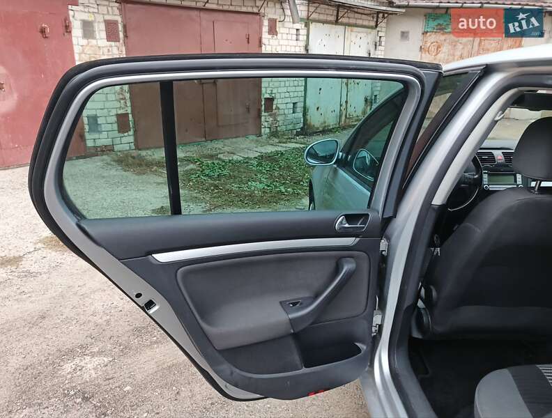 Хетчбек Volkswagen Golf 2007 в Чернігові