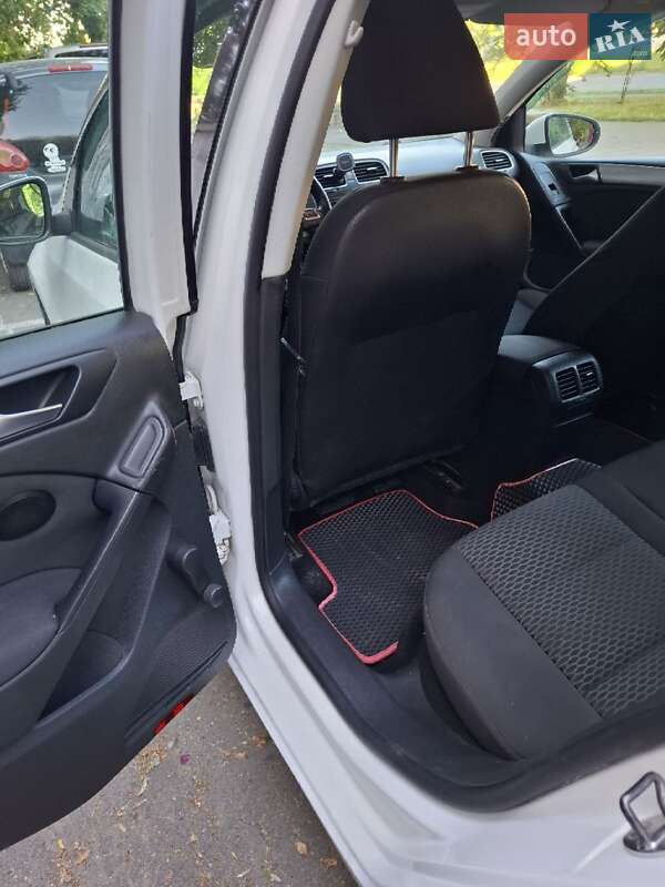 Хэтчбек Volkswagen Golf 2009 в Львове