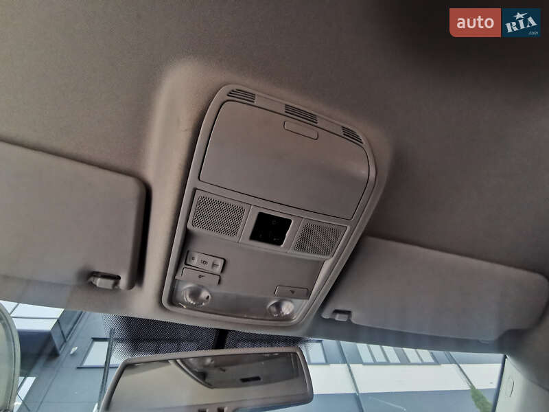 Універсал Volkswagen Golf 2012 в Львові