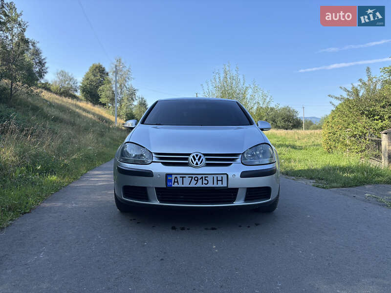 Хэтчбек Volkswagen Golf 2004 в Надворной