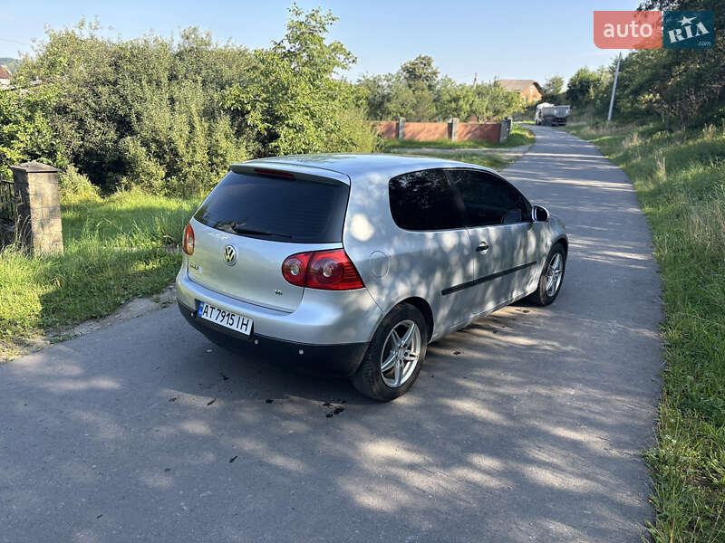 Хэтчбек Volkswagen Golf 2004 в Надворной