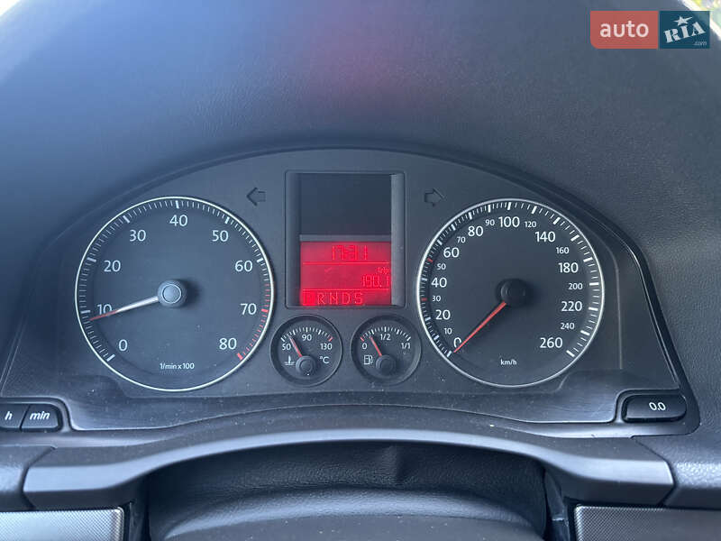 Хэтчбек Volkswagen Golf 2004 в Надворной