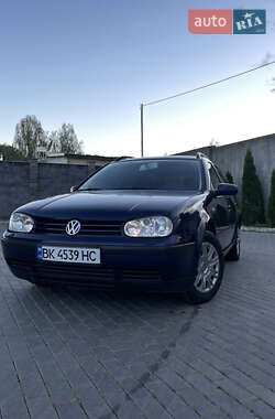 Універсал Volkswagen Golf 2000 в Березному