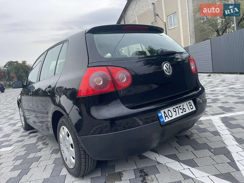 Хетчбек Volkswagen Golf 2004 в Великих Лучках