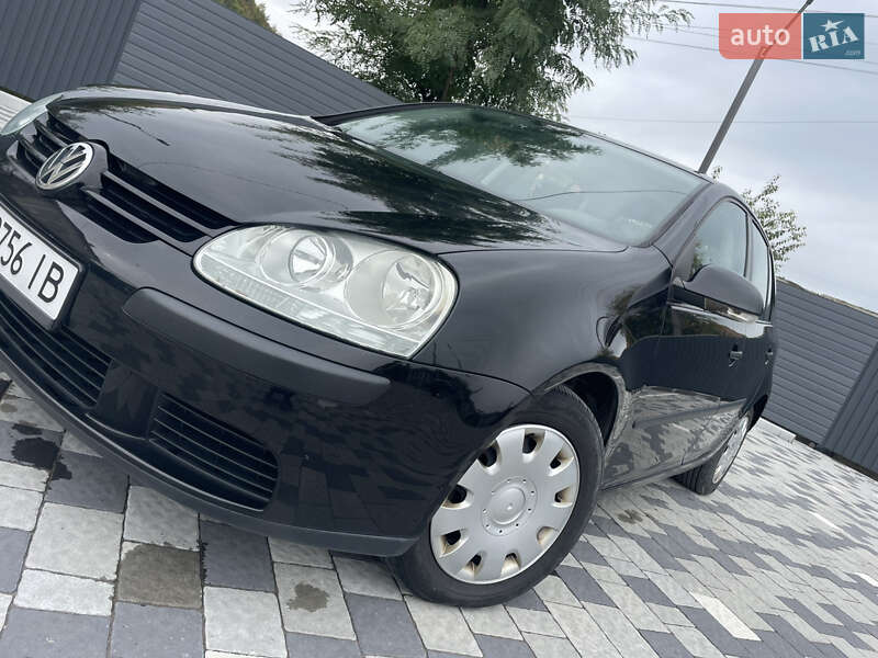 Хетчбек Volkswagen Golf 2004 в Великих Лучках