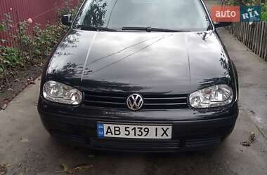Хэтчбек Volkswagen Golf 2002 в Ладыжине