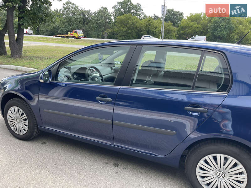 Хетчбек Volkswagen Golf 2005 в Києві