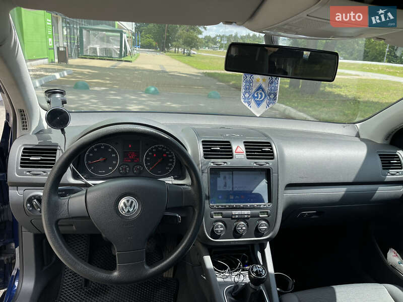 Хетчбек Volkswagen Golf 2005 в Києві