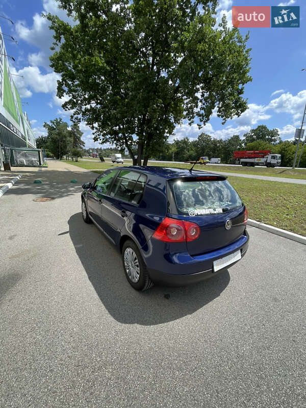 Хетчбек Volkswagen Golf 2005 в Києві