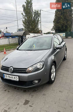 Хэтчбек Volkswagen Golf 2010 в Киеве