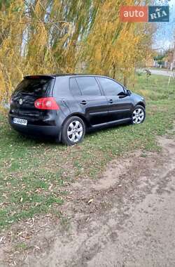 Хэтчбек Volkswagen Golf 2005 в Киеве