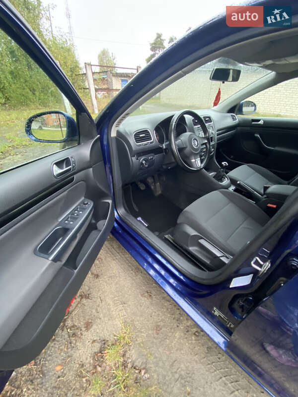 Универсал Volkswagen Golf 2009 в Ровно