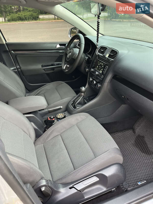 Універсал Volkswagen Golf 2010 в Кривому Розі