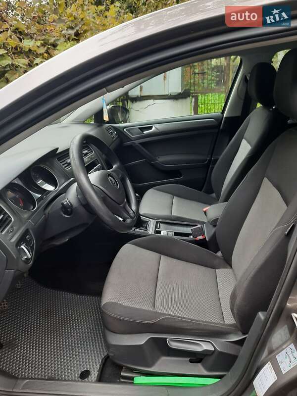 Хетчбек Volkswagen Golf 2013 в Чуднові