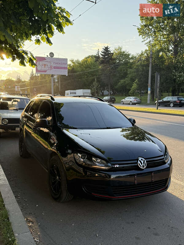 Універсал Volkswagen Golf 2013 в Чернівцях