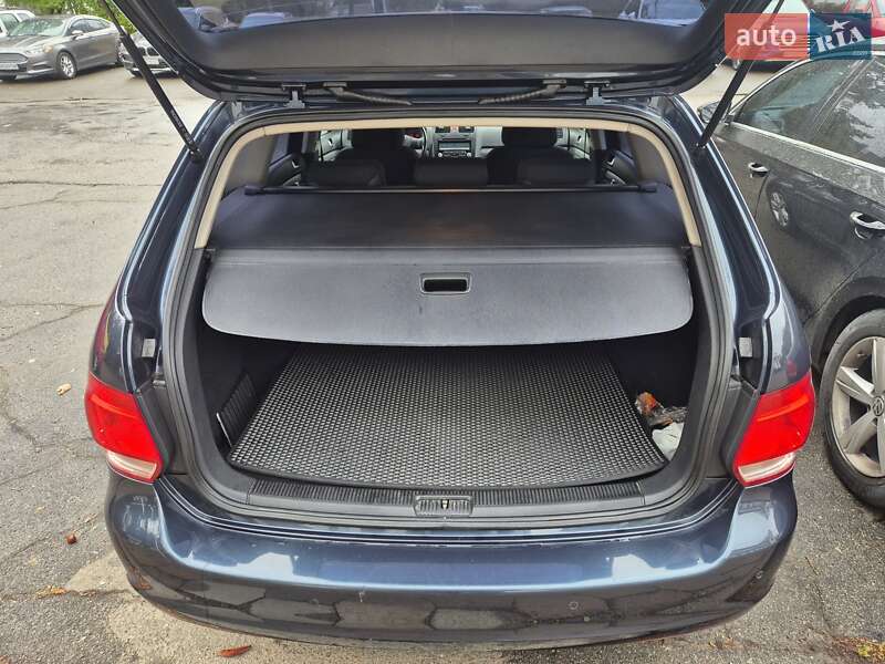 Універсал Volkswagen Golf 2008 в Києві