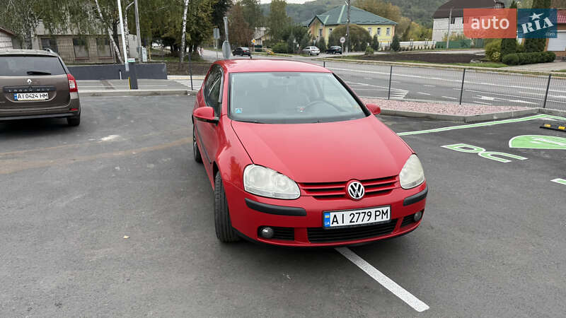 Хетчбек Volkswagen Golf 2005 в Обухові