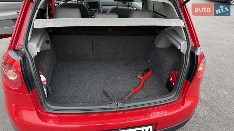 Хетчбек Volkswagen Golf 2005 в Обухові