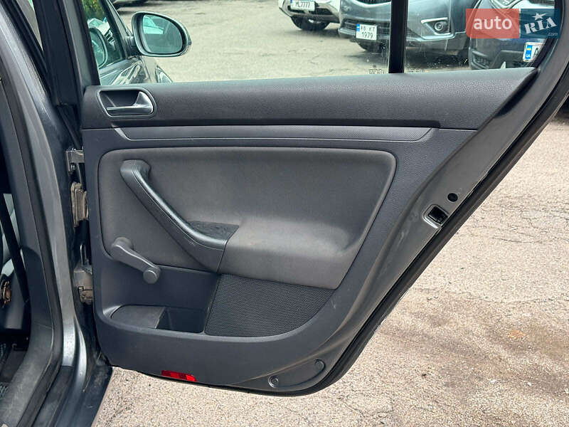 Хетчбек Volkswagen Golf 2005 в Вінниці