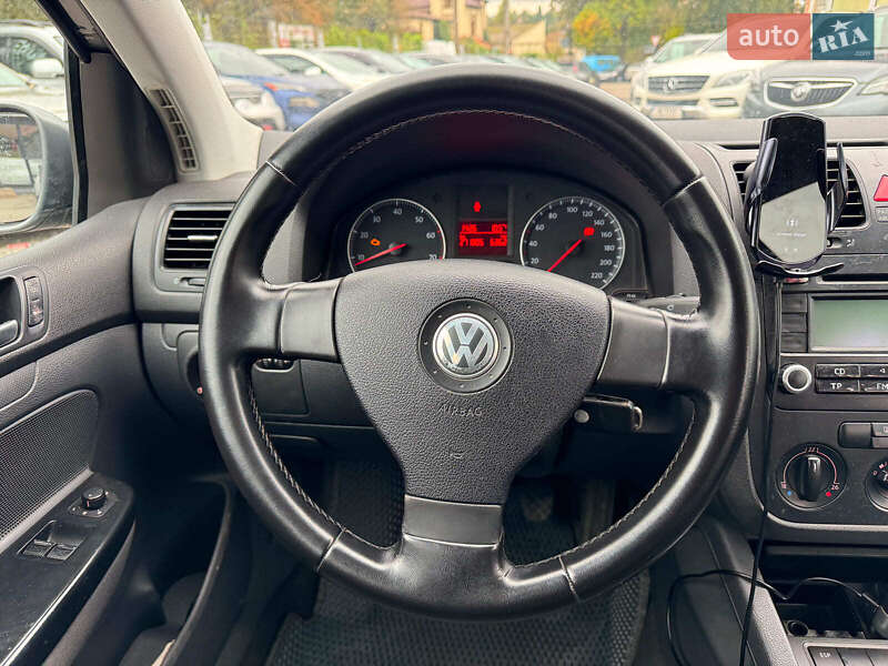 Хетчбек Volkswagen Golf 2005 в Вінниці