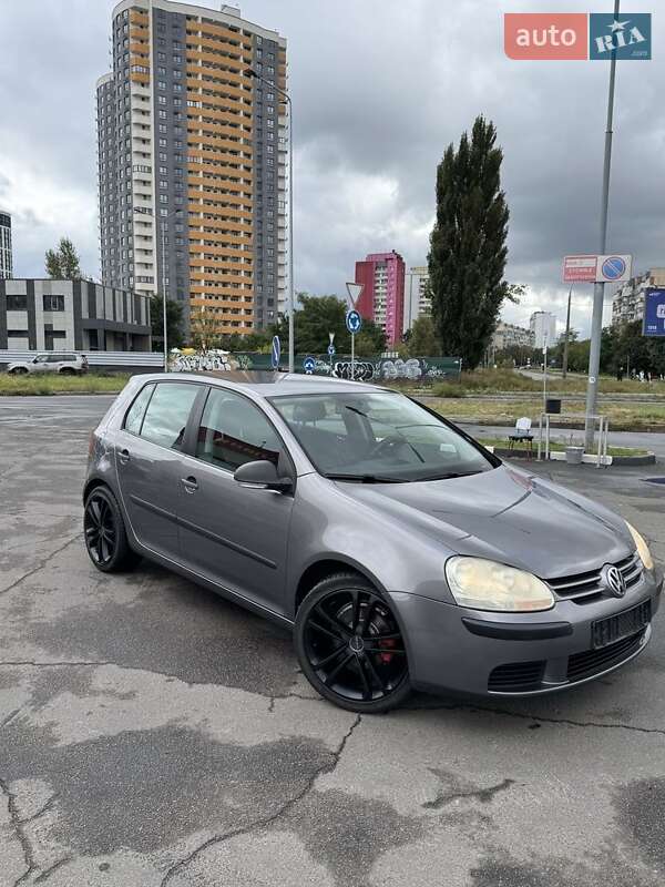 Хетчбек Volkswagen Golf 2006 в Києві