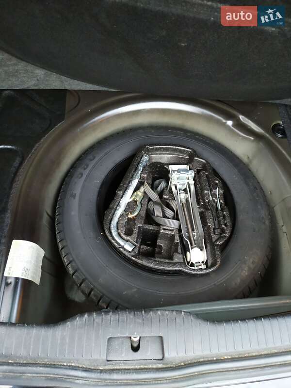 Хэтчбек Volkswagen Golf 2002 в Кременце