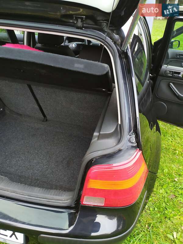 Хэтчбек Volkswagen Golf 2002 в Кременце