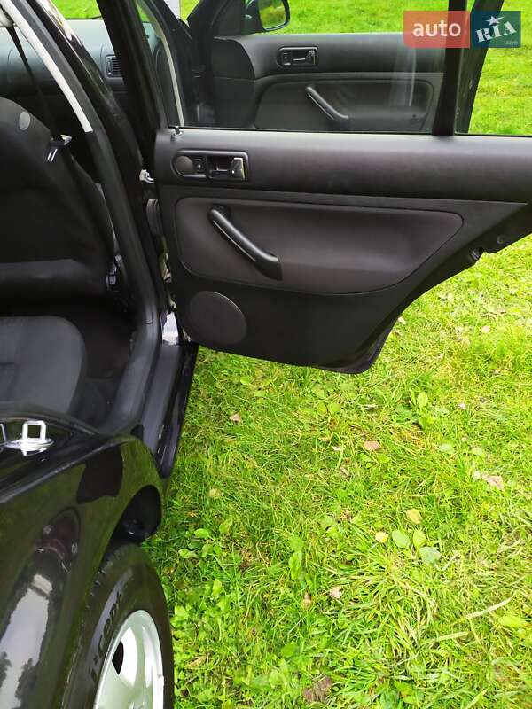 Хэтчбек Volkswagen Golf 2002 в Кременце