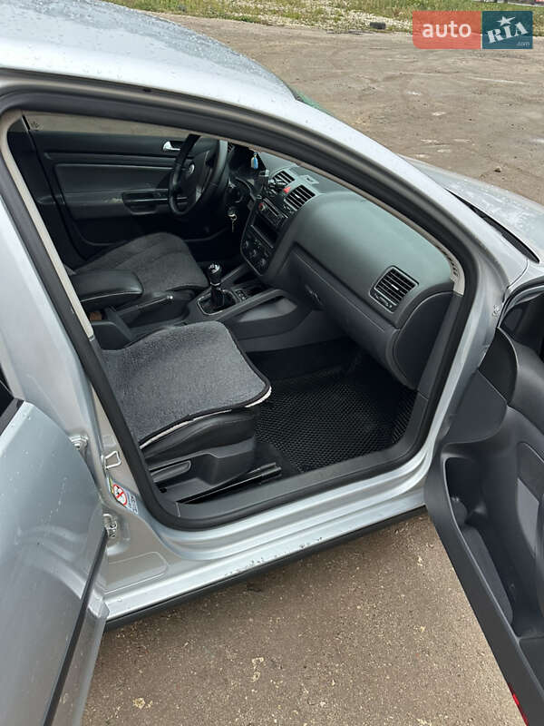 Хэтчбек Volkswagen Golf 2008 в Тернополе