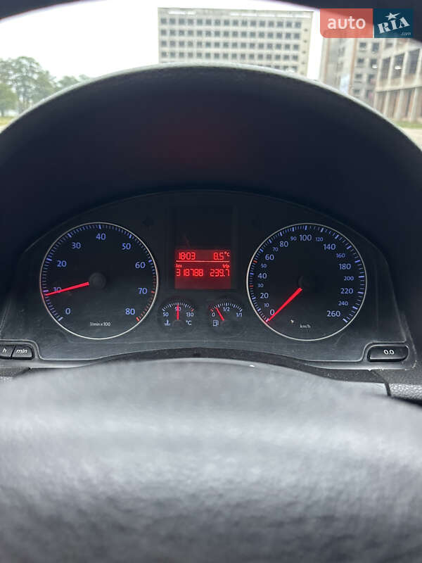 Хэтчбек Volkswagen Golf 2008 в Тернополе