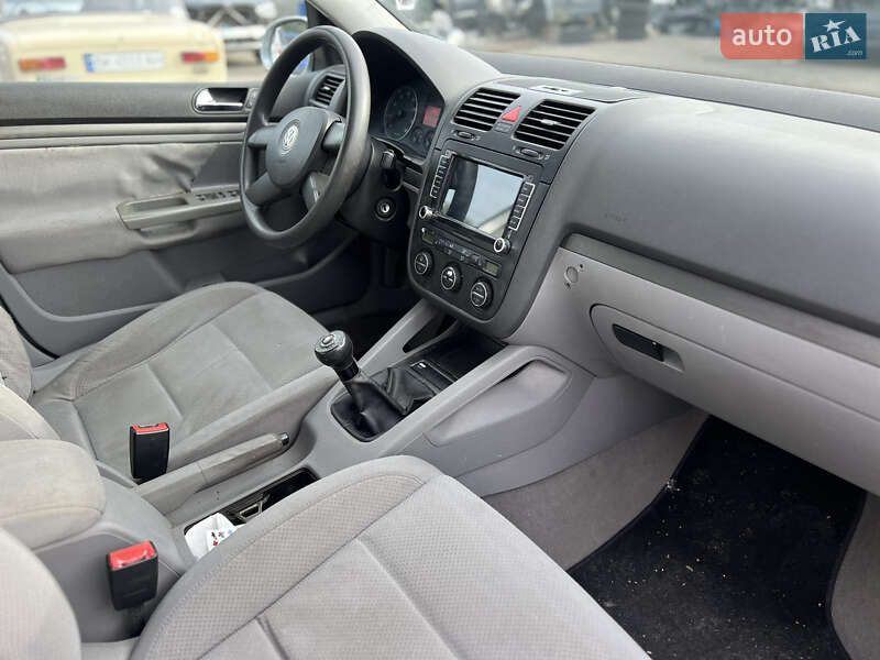 Хэтчбек Volkswagen Golf 2003 в Ровно