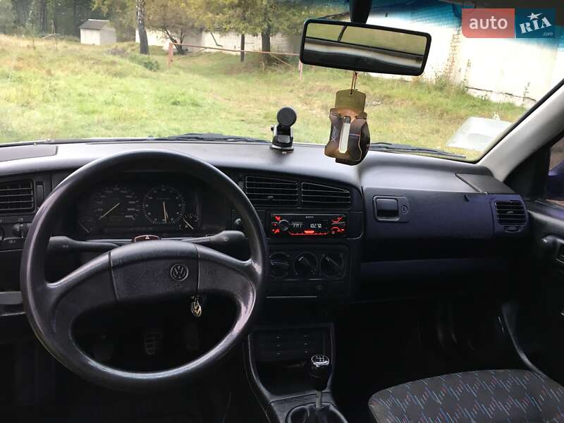 Хэтчбек Volkswagen Golf 1993 в Ковеле