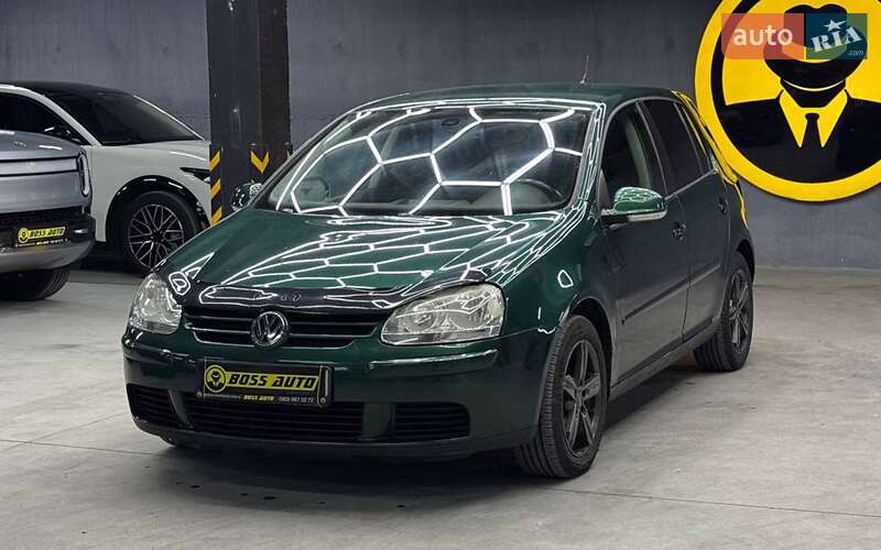 Хетчбек Volkswagen Golf 2006 в Чернівцях