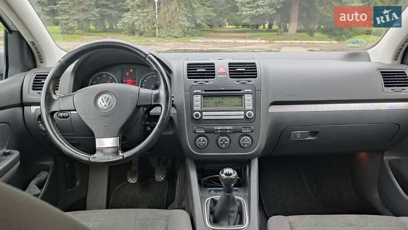 Хэтчбек Volkswagen Golf 2007 в Луцке