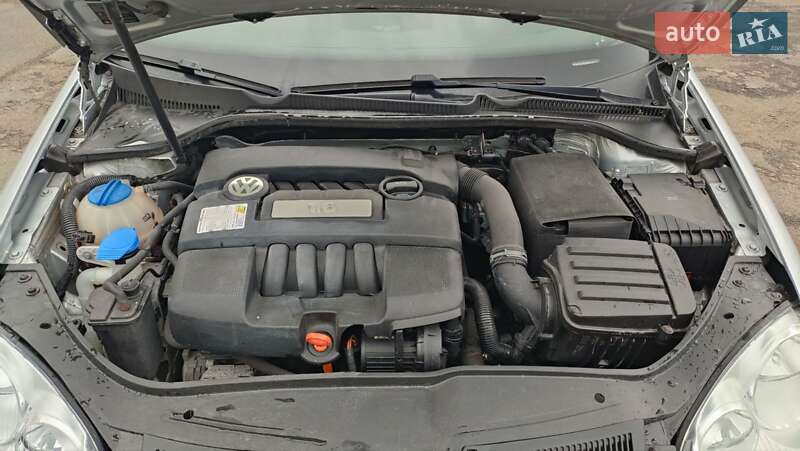 Хэтчбек Volkswagen Golf 2007 в Луцке