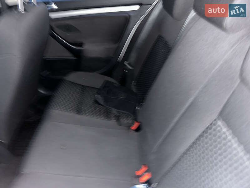 Універсал Volkswagen Golf 2010 в Чернігові