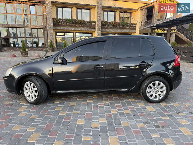 Хэтчбек Volkswagen Golf 2005 в Тернополе